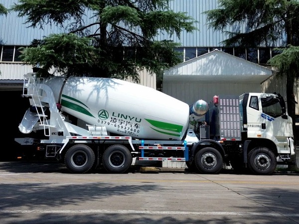 水泥罐車(chē)裝料卸料的注意事項(xiàng)有哪些？