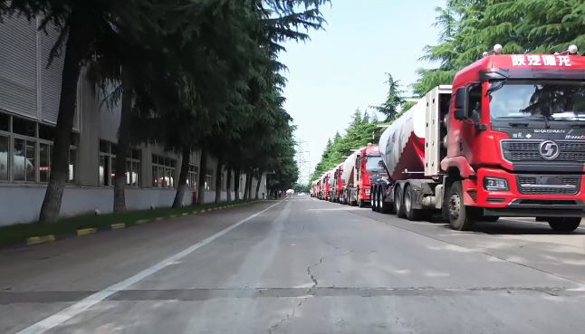 大單!100臺(tái)#粉罐半掛車 陸續(xù)發(fā)車，震撼#航拍